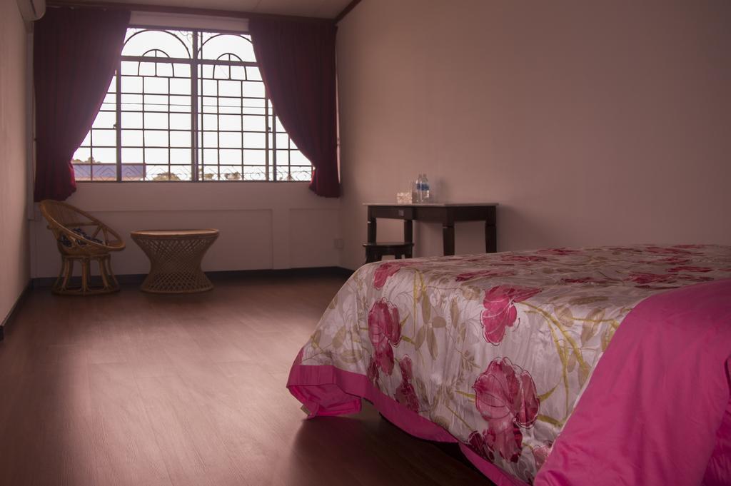 Bike And Tours Bed And Breakfast Лахад Дату Стая снимка