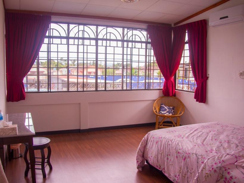 Bike And Tours Bed And Breakfast Лахад Дату Екстериор снимка
