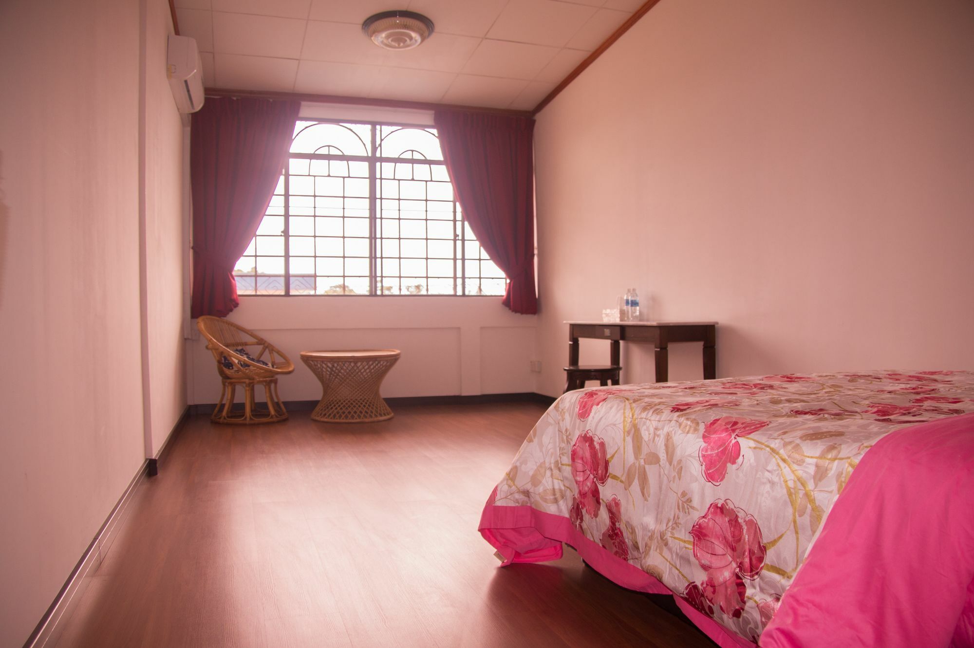 Bike And Tours Bed And Breakfast Лахад Дату Екстериор снимка