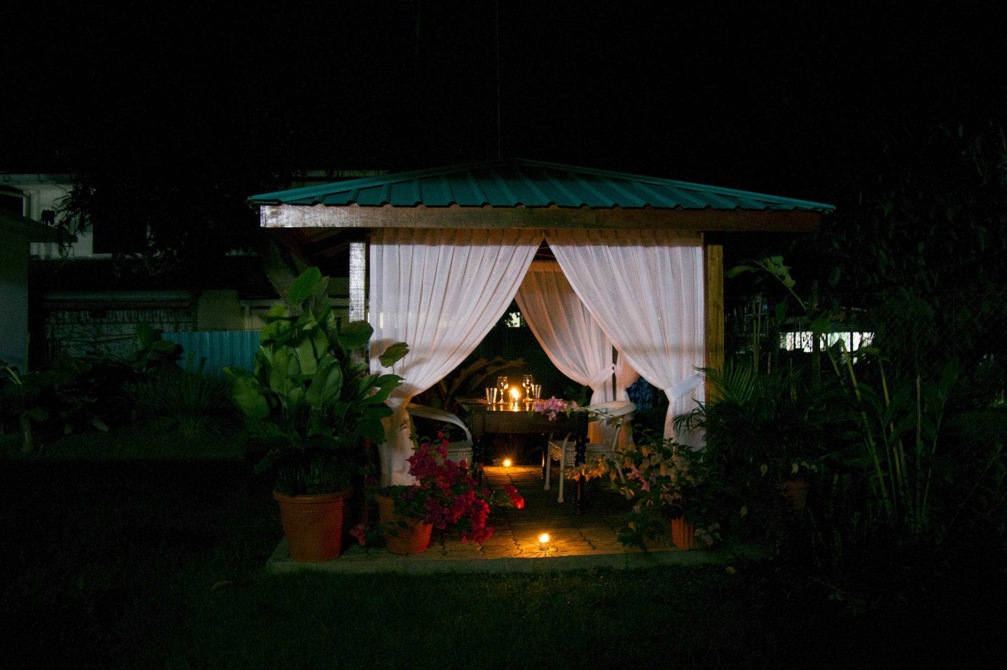 Bike And Tours Bed And Breakfast Лахад Дату Екстериор снимка